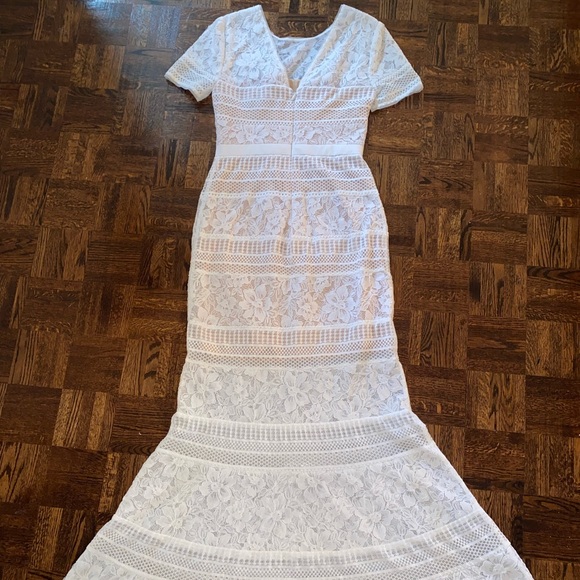 BCBGMAXAZRIA Lace white gown - Picture 2 of 8